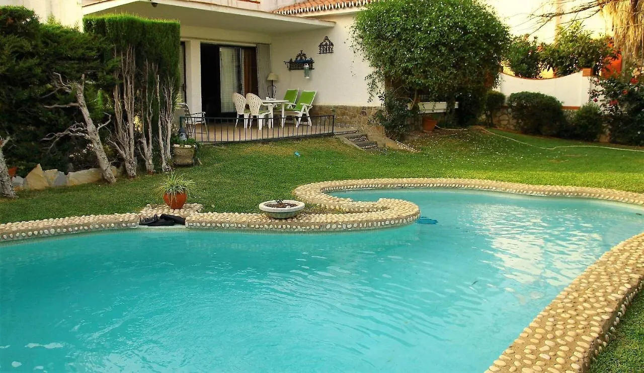 Holiday Home Villa Maria Luz 贝纳尔马德纳