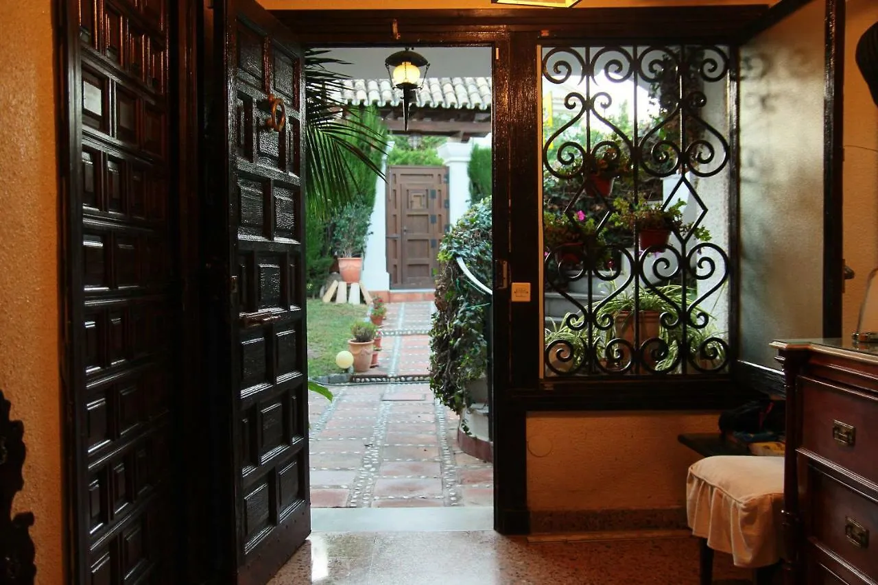 Holiday Home Villa Maria Luz 贝纳尔马德纳 0*,